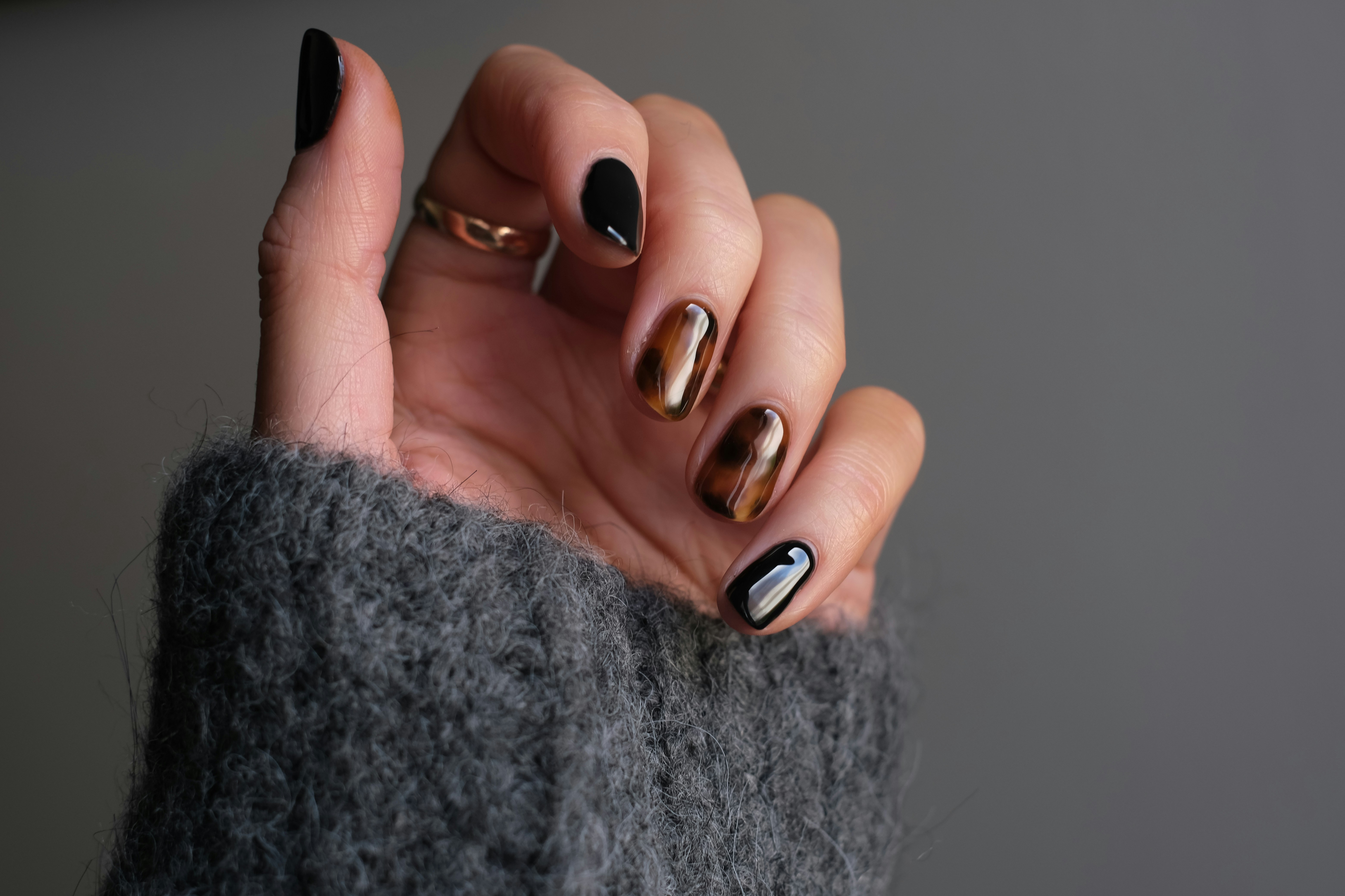 Top Nail Art Trends and Tutorials for Standout Manicures